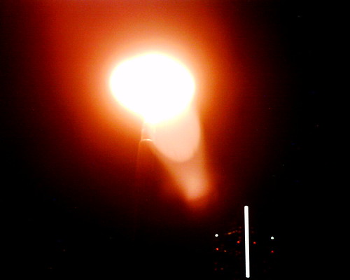 【写真】VQ1005で撮影した街灯越しのランドマークタワー