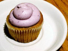 Blueberry-Lemon Cupcake