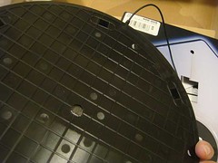 マウスパッドの裏　－「電池不要の光学式ワイヤレスマウス」でエコと節約