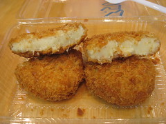 Mitsuwa Marketplace: Kuriyama hokkaido croquette - crab cream and corn (sliced)