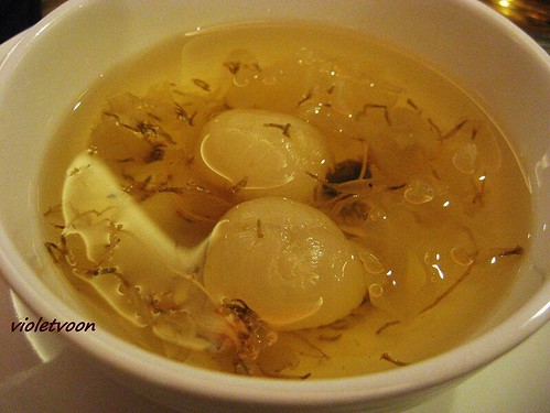 Sweetened white fungus with chinese herbs