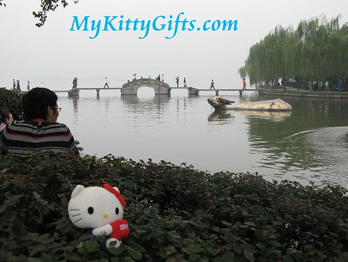 Hello Kitty at Gold Cow Lake of Xi Hu Tian Di, HangZhou