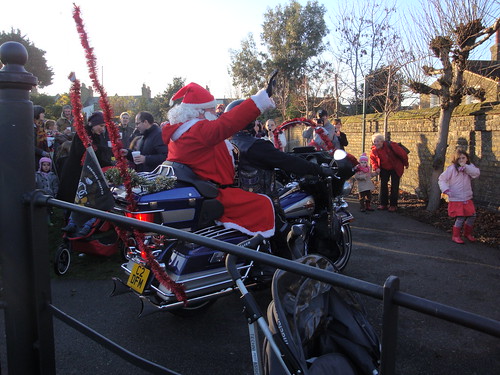Père Noël arrive en moto-7