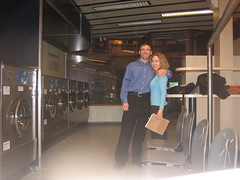 2008-12-25_26_ryan_and_christine_at_the_laundromat