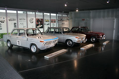 BMW Modelle im Eingangsbereich - BMW Museum