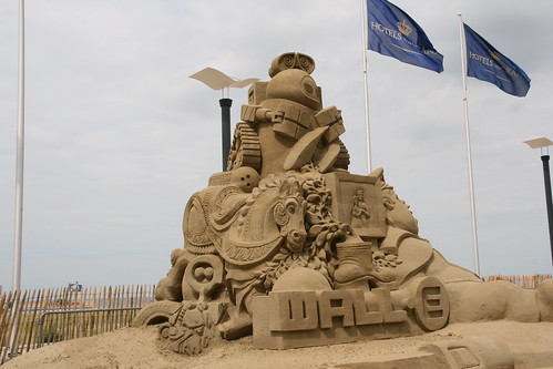 Wall-E sand sculpture