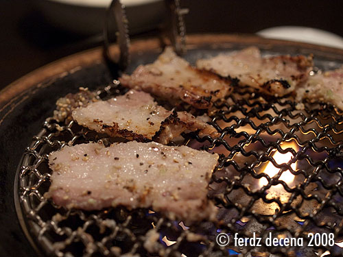 urashimi-ya grilling pork