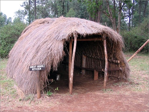 你拍攝的 12 Bomas 民族文化村 - Mijikenda Guest Room/Kitchen。