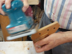 Then we rounded the outer edges of the peghead with a hand sander.