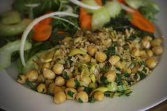 Rice and chickpeas with parsley and leeks