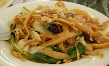 Kam Hong Garden: hand shaven noodles