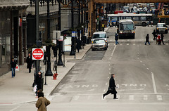 crossing the street in Chicago (by: Theo la Photo, creative commons license)