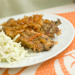 ribs with sauerkraut and apple