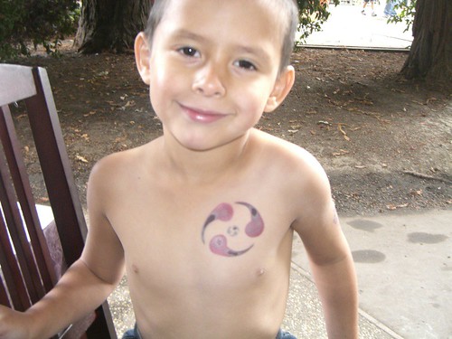 Temporary Tattoo :Design body art at a very good boy this image is suitable for anyone