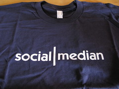 social|median t-shirt