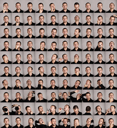 100 autorretratos con gestos diferentes, vaya egocentrismo