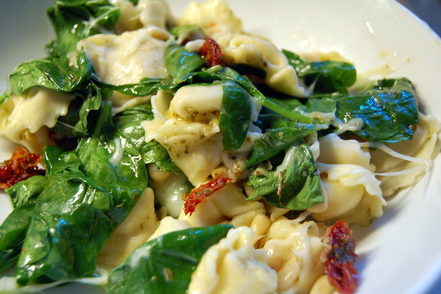 Tortellini with spinach and pesto