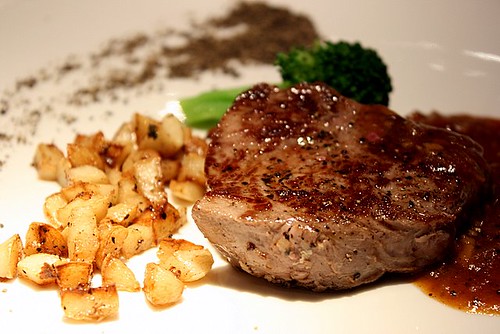 Tenderloin steak (120g), served with cubed grilled garlic and a lonely sprig of broccoli 