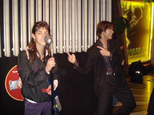 Pilar sings with Jim Carrey by PROJECT UK 2008