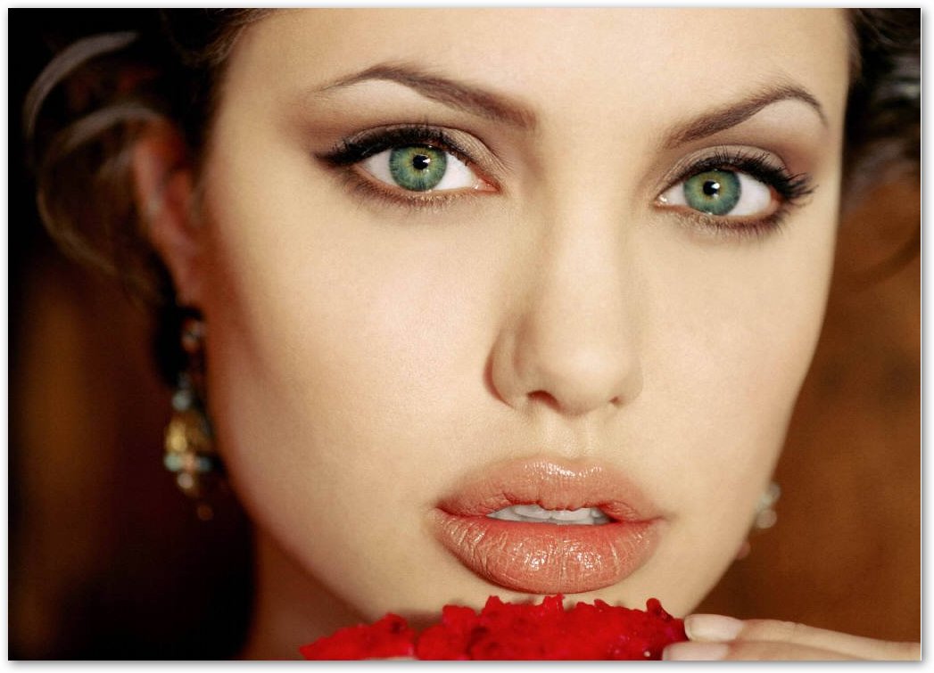 Trucchiamoci come le star: Angelina Jolie (Cat's Eyes)