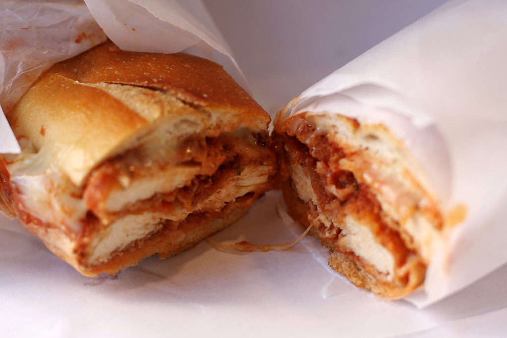 Defonte's of Brooklyn, sanduíche Chicken Cutlet
