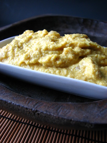 Pineapple Curry Hummus