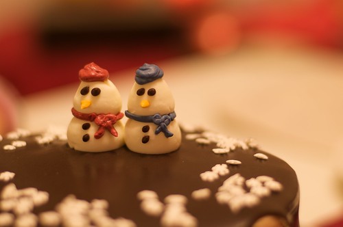 snowmen on cake