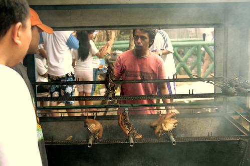 Camiguin Islnad roasting chicken on a spit, skewer  Buhay Pinoy Philippines Filipino Pilipino  people pictures photos life Philippinen      