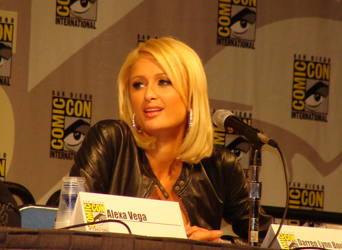 Thumb Paris Hilton se presentó en el Comic-Con 2008