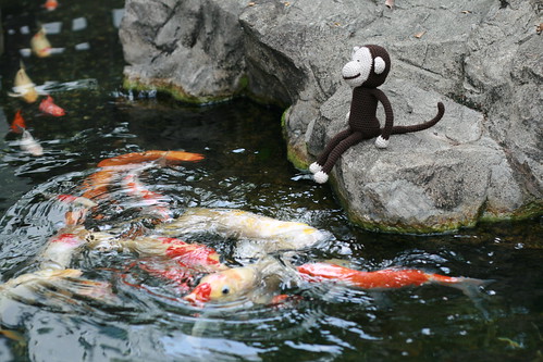 dhoby feeds the fishes (by mintyfreshflavor)