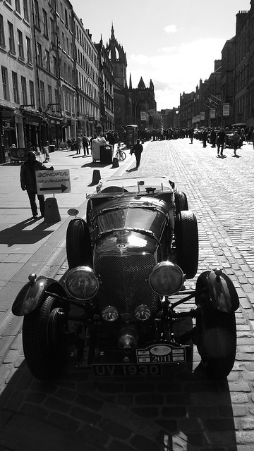 classic Bentley on the Royal Mile 01