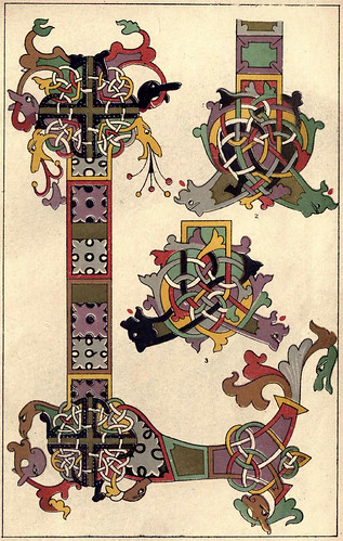 05- Siglo X- Letras un tanto excéntricas en forma y color pertenecen al Evangelaire de Mont Majour de la Biblioteca Imperial de París 