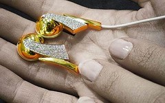 Diamond-encrusted earphones by momentimedia