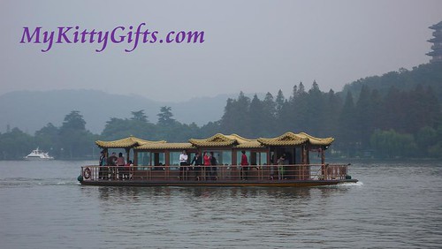 Hello Kitty's View of Tour Boat in West Lake, HangZhou