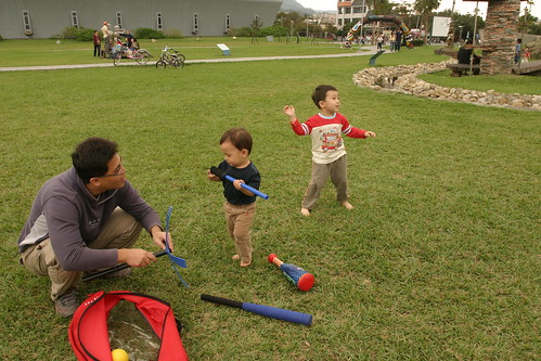 你拍攝的 13行博物館:草地棒球:我家3個男孩。