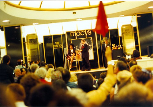 Liz Taylor at Macy's San Francisco. (10/11/1991)
