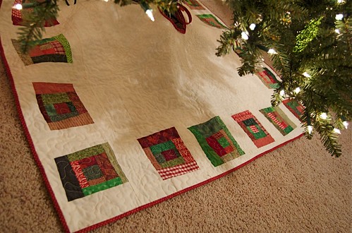 Quilted tree skirt completed