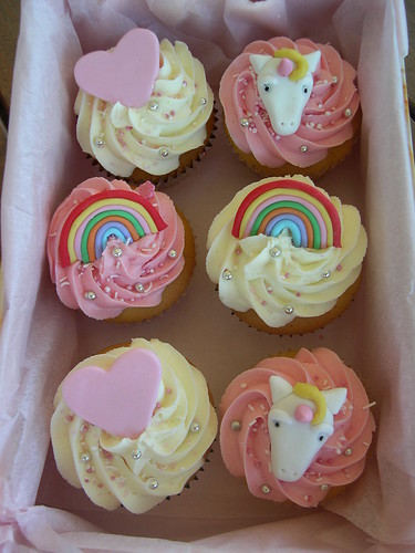 cupcakes designs. Unicorn rainbow heart cupcakes
