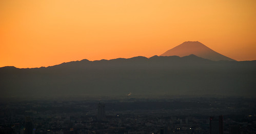 Tokyo sunset over Fuji 02