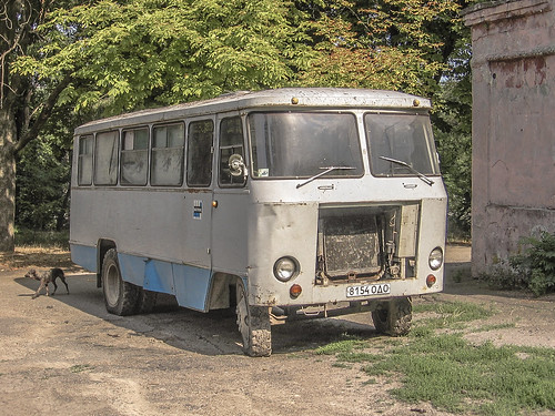 wrecked bus ©  raymond_zoller