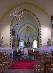 Henneveux - Village church, interior