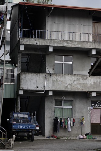 And this dreary concrete apartment building looks like it dates from the KMT dictatorship era.