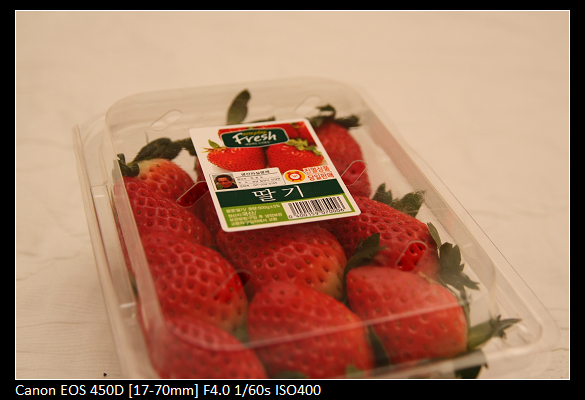 這盒草莓折合台幣100元