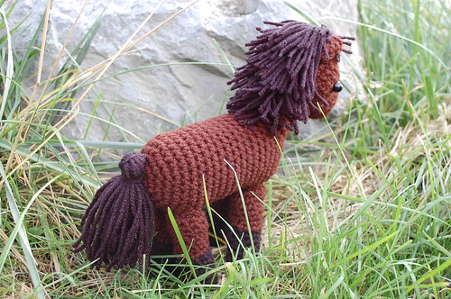 What a cute little crocheted horse!