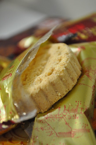 koi kee almond biscuit