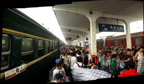 In Shian after the trainride from hell (Guangzhou to Shian on a hard seat)
