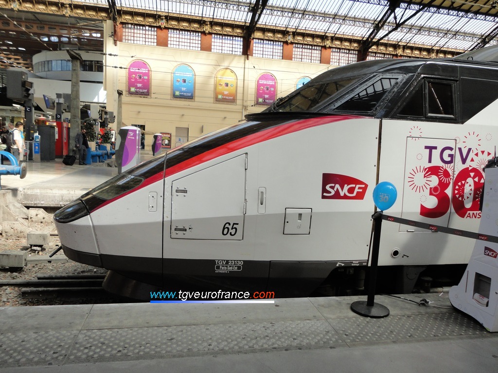 Vue de profil de la motrice paire (23130) de la rame TGV PSE 65