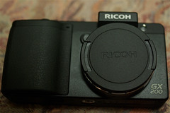 RICOH-GX200-05 front