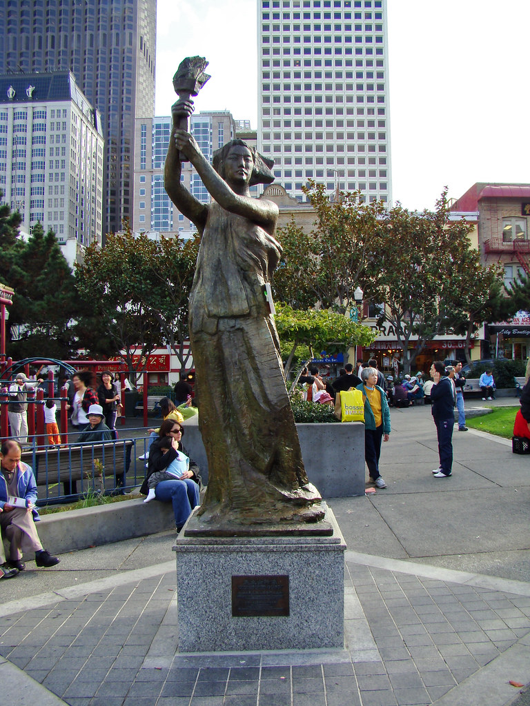DSC03060 San Francisco Chinatown Goddess of Democracy