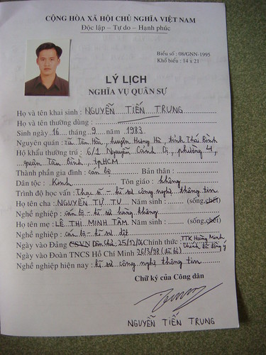 Tờ khai sơ yếu lý lịch lại của Nguyễn Tiến Trung (tờ 1/3)